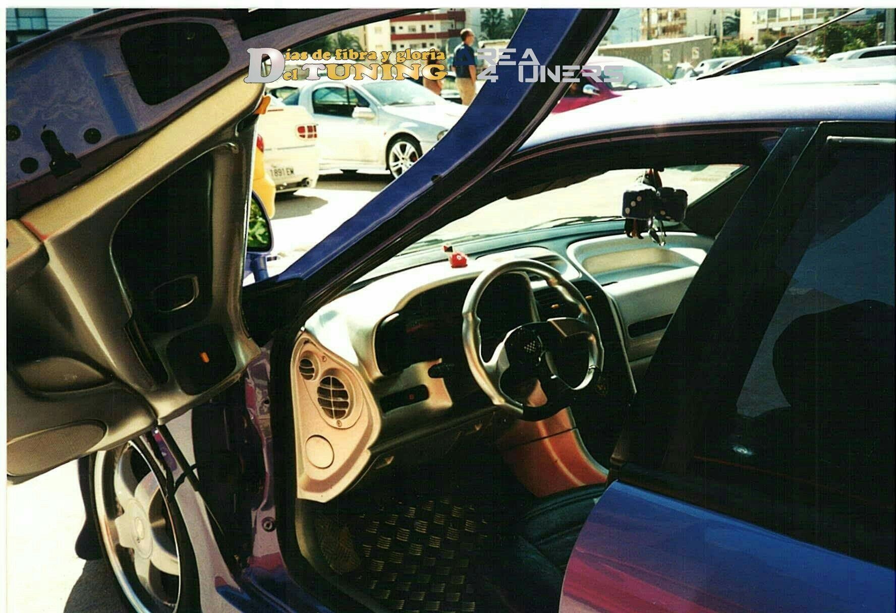 Imagen del reportaje  revista Tuning Area4tuners.es, concentración de coches Tuning del año 2001 en Calpe, Alicante, España
