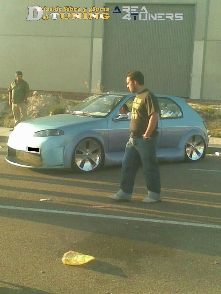 Imagen del reportaje  revista Tuning Area4tuners.es, concentración de coches Tuning del año 2001 en Cheste, Valencia, España