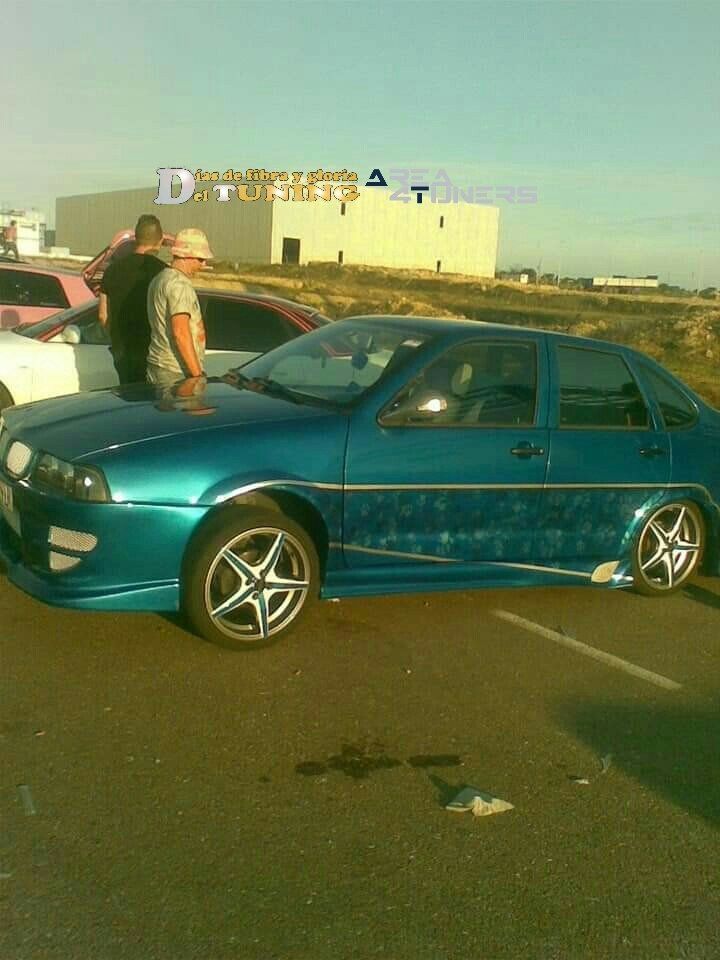 Imagen del reportaje  revista Tuning Area4tuners.es, concentración de coches Tuning del año 2001 en Cheste, Valencia, España