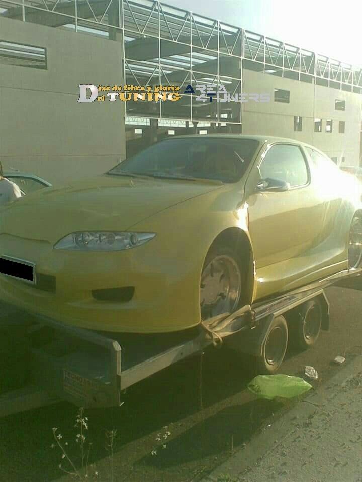 Imagen del reportaje  revista Tuning Area4tuners.es, concentración de coches Tuning del año 2001 en Cheste, Valencia, España