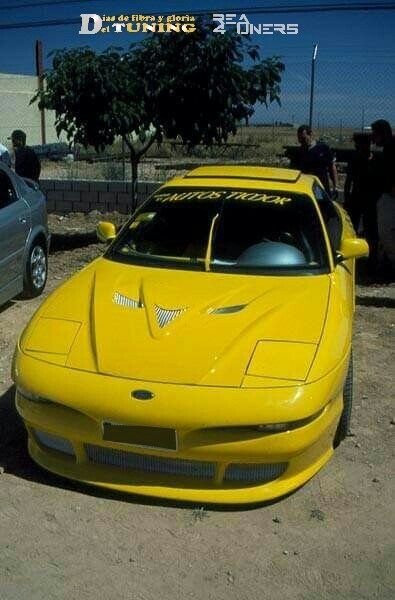 Imagen del reportaje  revista Tuning Area4tuners.es, concentración de coches Tuning del año 2001 en Ocaña, Toledo, España