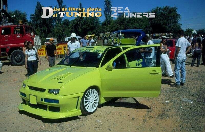 Imagen del reportaje  revista Tuning Area4tuners.es, concentración de coches Tuning del año 2001 en Ocaña, Toledo, España