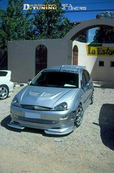 Imagen del reportaje  revista Tuning Area4tuners.es, concentración de coches Tuning del año 2001 en Ocaña, Toledo, España
