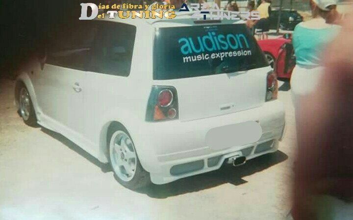 Imagen del reportaje revista Tuning Area4tuners.es, concentración de coches Tuning del año 2001 en Villafranca Del Penedés, Barcelona, España