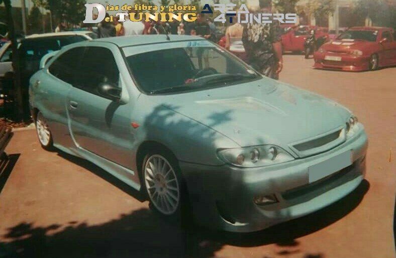 Imagen del reportaje  revista Tuning Area4tuners.es, concentración de coches Tuning del año 2001 en Villafranca Del Penedés, Barcelona, España