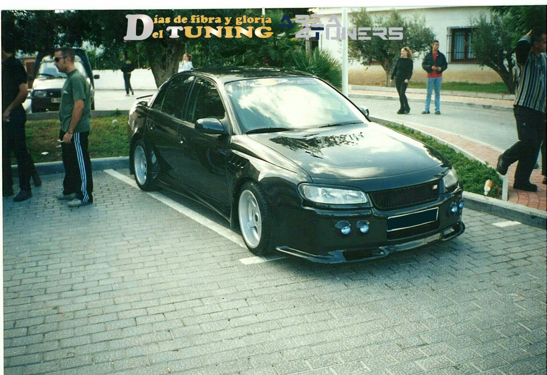 Imagen del reportaje  revista Tuning Area4tuners.es, concentración de coches Tuning del año 2001 en Alfaz Del Pí, Alicante, España