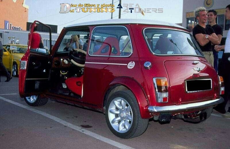 Imagen del reportaje  revista Tuning Area4tuners.es, concentración de coches Tuning del año 2001 en Terrasa, Barcelona, España
