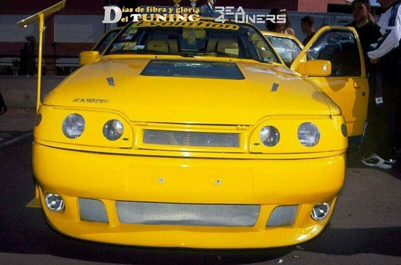 Imagen del reportaje revista Tuning Area4tuners.es, concentración de coches Tuning del año 2001 en Terrasa, Barcelona, España