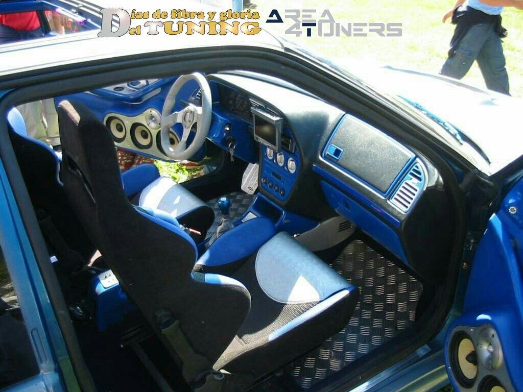 Imagen del reportaje  revista Tuning Area4tuners.es, concentración de coches Tuning del año 2002 en Bilbao, Vizcaya, España