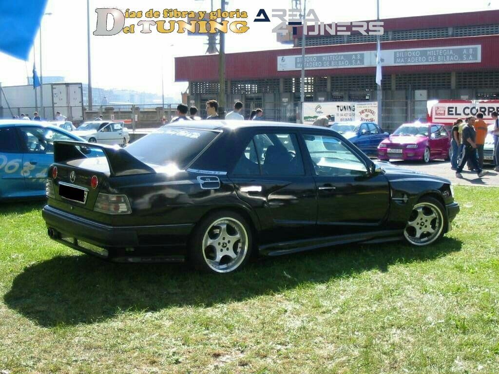 Imagen del reportaje  revista Tuning Area4tuners.es, concentración de coches Tuning del año 2002 en Bilbao, Vizcaya, España