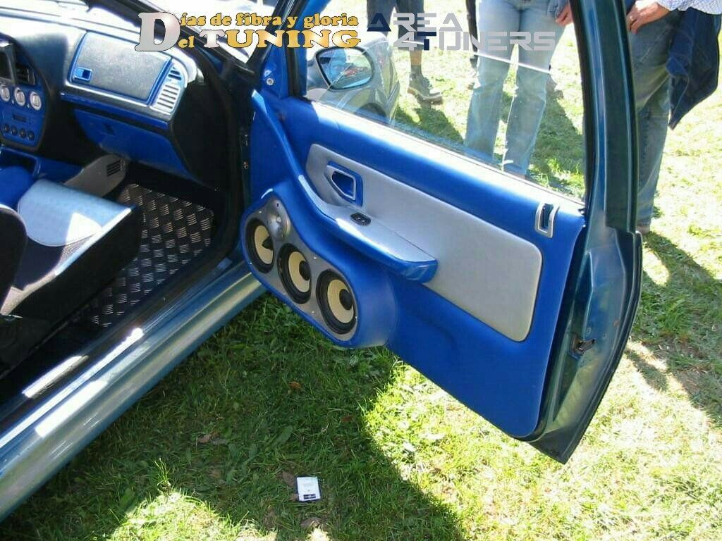 Imagen del reportaje revista Tuning Area4tuners.es, concentración de coches Tuning del año 2002 en Bilbao, Vizcaya, España
