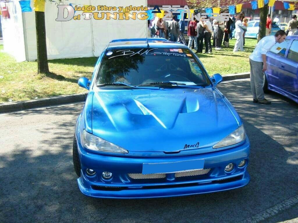 Imagen del reportaje  revista Tuning Area4tuners.es, concentración de coches Tuning del año 2002 en Bilbao, Vizcaya, España
