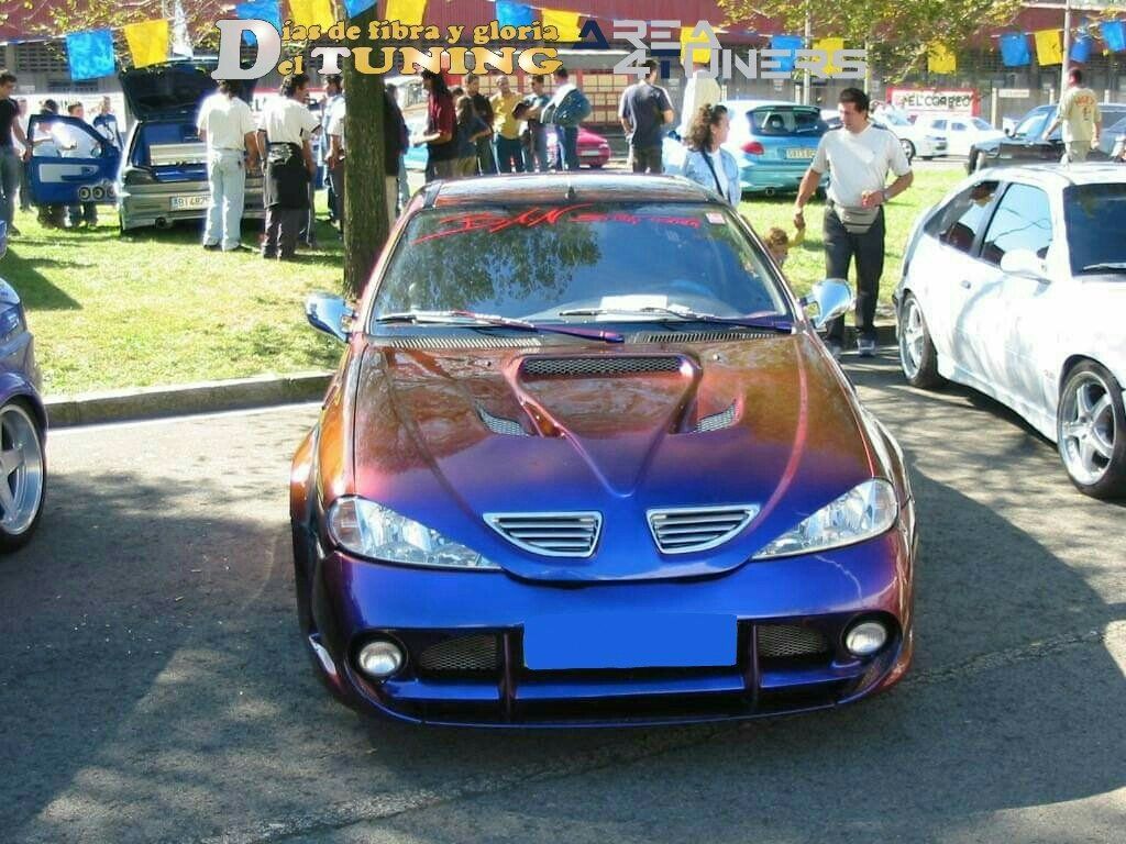 Imagen del reportaje  revista Tuning Area4tuners.es, concentración de coches Tuning del año 2002 en Bilbao, Vizcaya, España