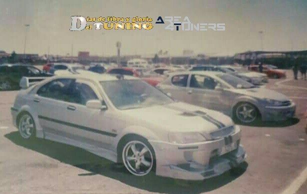 Imagen del reportaje  revista Tuning Area4tuners.es, concentración de coches Tuning del año 2002 en Palencia, España