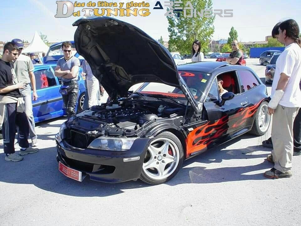 Imagen del reportaje revista Tuning Area4tuners.es, concentración de coches Tuning del año 2003 en Pamplona, Navarra, España