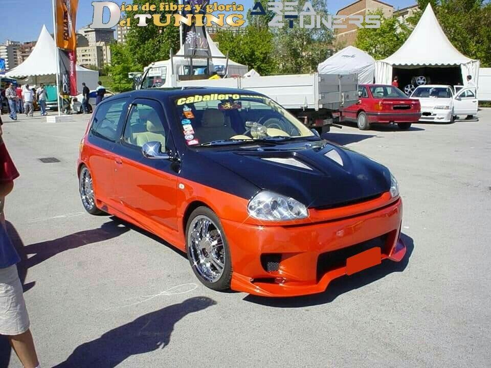 Imagen del reportaje revista Tuning Area4tuners.es, concentración de coches Tuning del año 2003 en Pamplona, Navarra, España