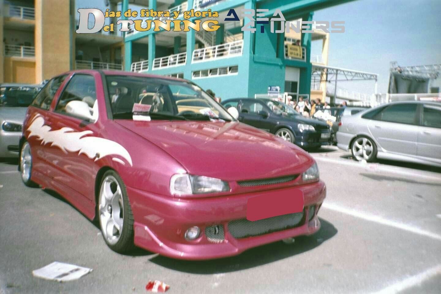 Imagen del reportaje revista Tuning Area4tuners.es, concentración de coches Tuning del año 2004 en Cheste, Valencia, España