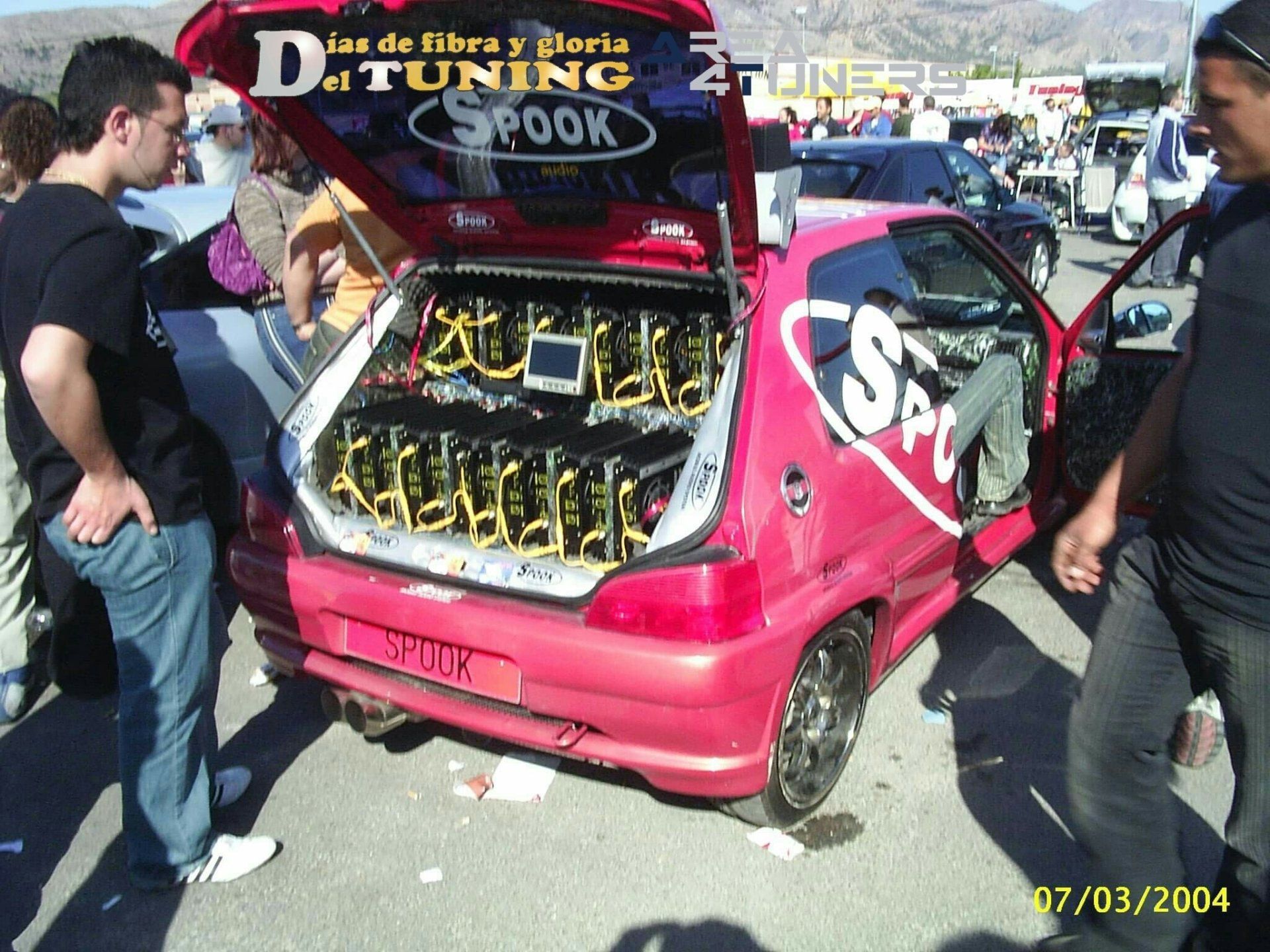 Imagen del reportaje revista Tuning Area4tuners.es, concentración de coches Tuning del año 2004 en Santomera, Murcia, España