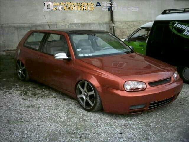 Imagen del reportaje revista Tuning Area4tuners.es, concentración de coches Tuning del año 2005 en Medina Del Pomar, Burgos, España