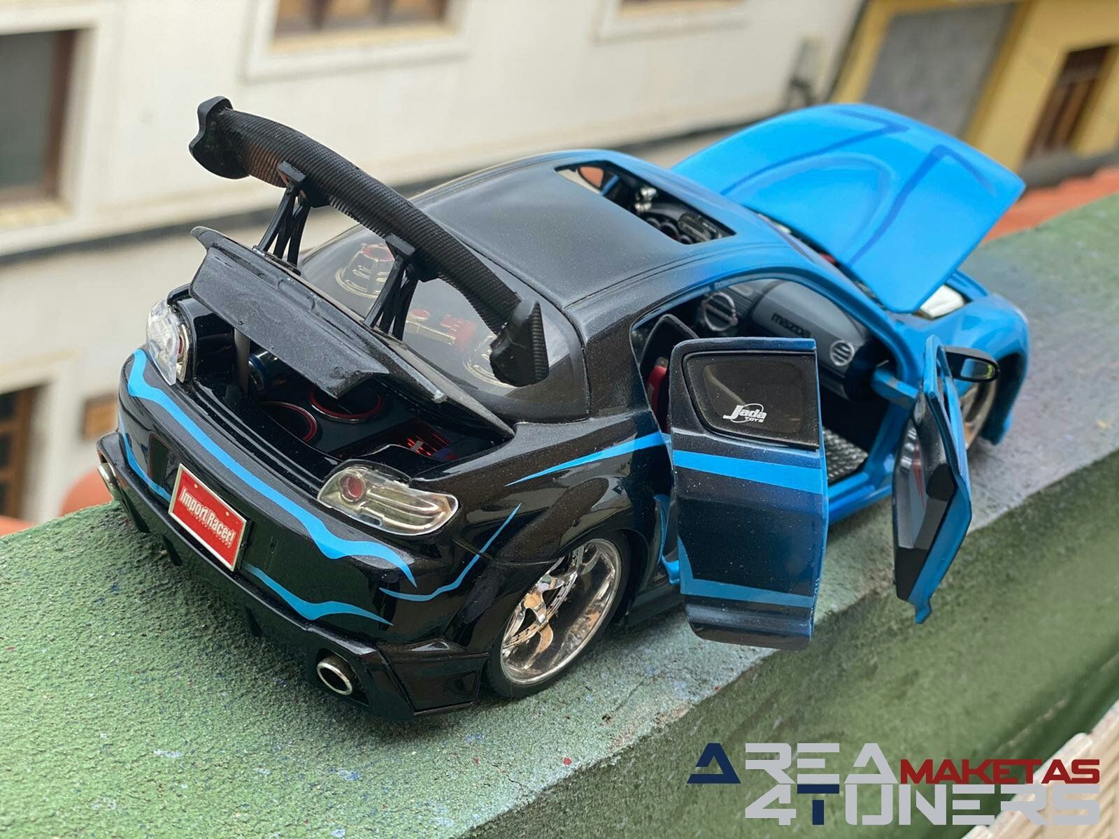 Reportaje maqueta Tuning Mazda RX-8 Tokyo Look Imagen perteneciente al reportaje fotográfico de la revista Tuning de publicación diaria Area4tuners.es sobre una maqueta Tuning de escala 1:18 Mazda Rx-8