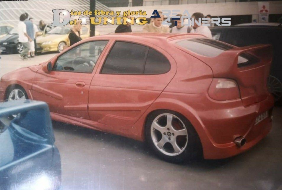 Imagen del reportaje  revista Tuning Area4tuners.es, concentración de coches Tuning del año 2001 en San Sebastián, Guipúzcoa, España
