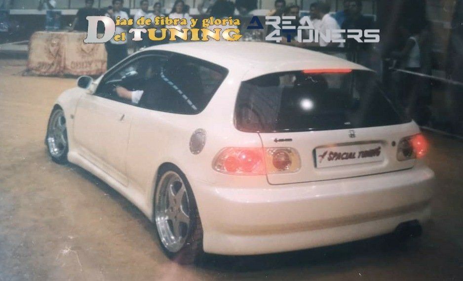 Imagen del reportaje revista Tuning Area4tuners.es, concentración de coches Tuning del año 2001 en San Sebastián, Guipúzcoa, España