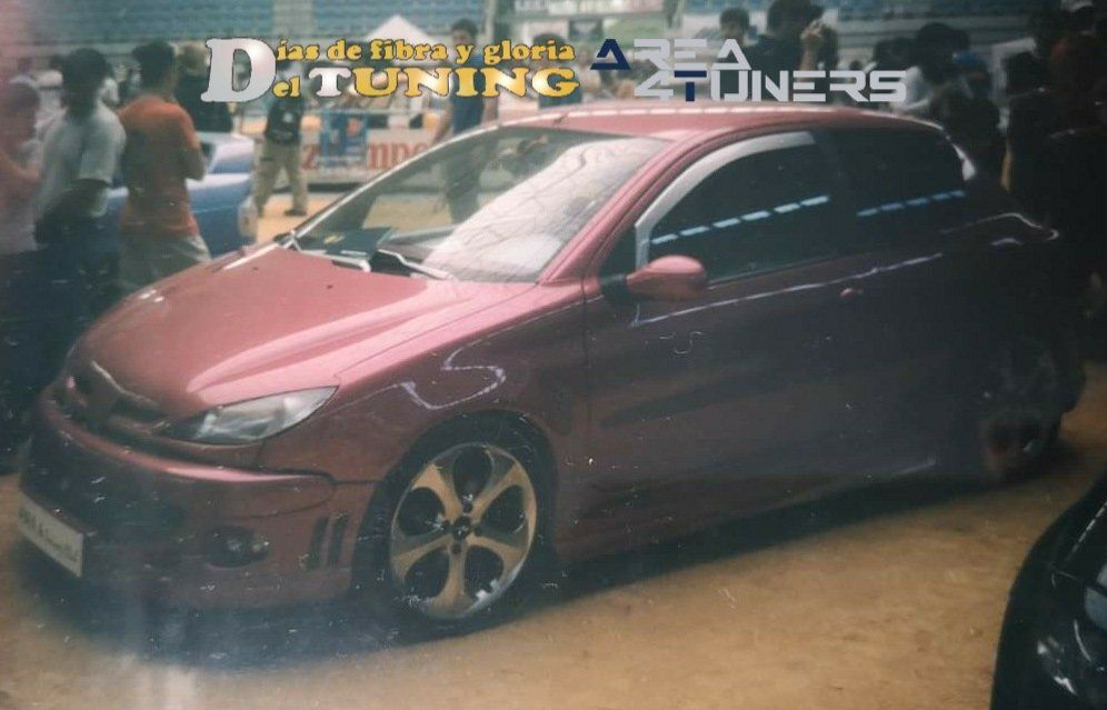 Imagen del reportaje  revista Tuning Area4tuners.es, concentración de coches Tuning del año 2001 en San Sebastián, Guipúzcoa, España