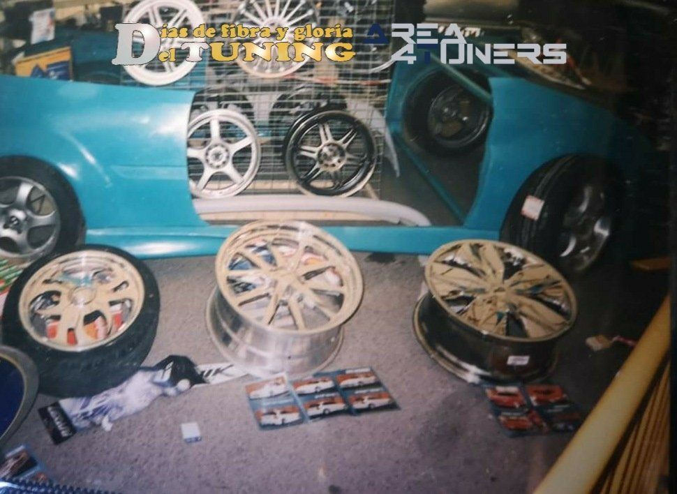 Imagen del reportaje  revista Tuning Area4tuners.es, concentración de coches Tuning del año 2002 en Zarautz, Guipúzcoa, España