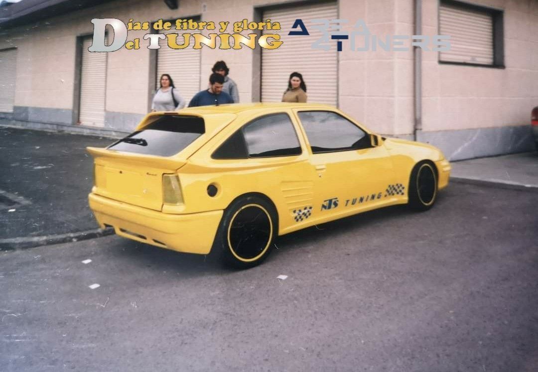Imagen del reportaje  revista Tuning Area4tuners.es, concentración de coches Tuning del año 2002 en Zarautz, Guipúzcoa, España
