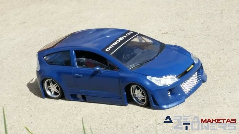 Reportaje maqueta Tuning Citroën C4 Kustomorphorse Imagen perteneciente al reportaje fotográfico de la revista Tuning de publicación diaria Area4tuners.es sobre una maqueta Tuning de escala 1:18 Citroën C4