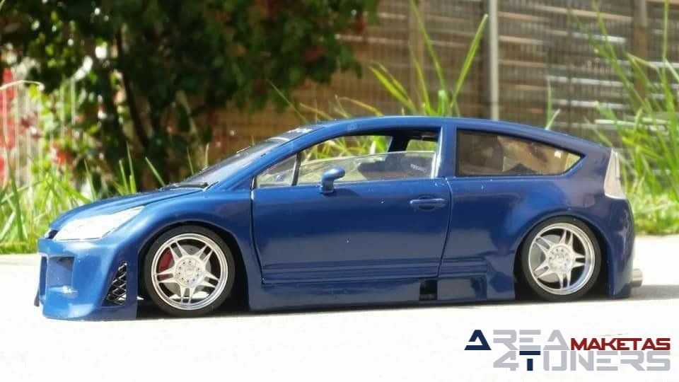 Reportaje maqueta Tuning Citroën C4 Kustomorphorse Imagen perteneciente al reportaje fotográfico de la revista Tuning de publicación diaria Area4tuners.es sobre una maqueta Tuning de escala 1:18 Citroën C4