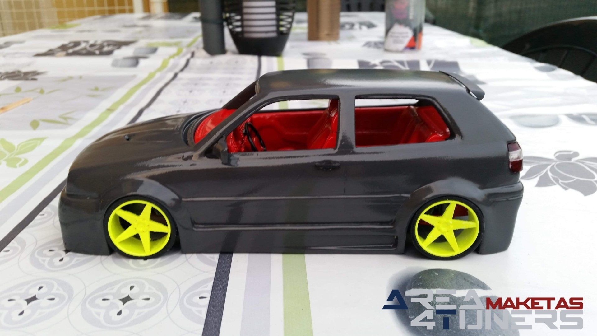 Reportaje maqueta Tuning Vw Golf Drácula Imagen perteneciente al reportaje fotográfico de la revista Tuning de publicación diaria Area4tuners.es sobre una maqueta Tuning de escala 1:18 Vw Golf