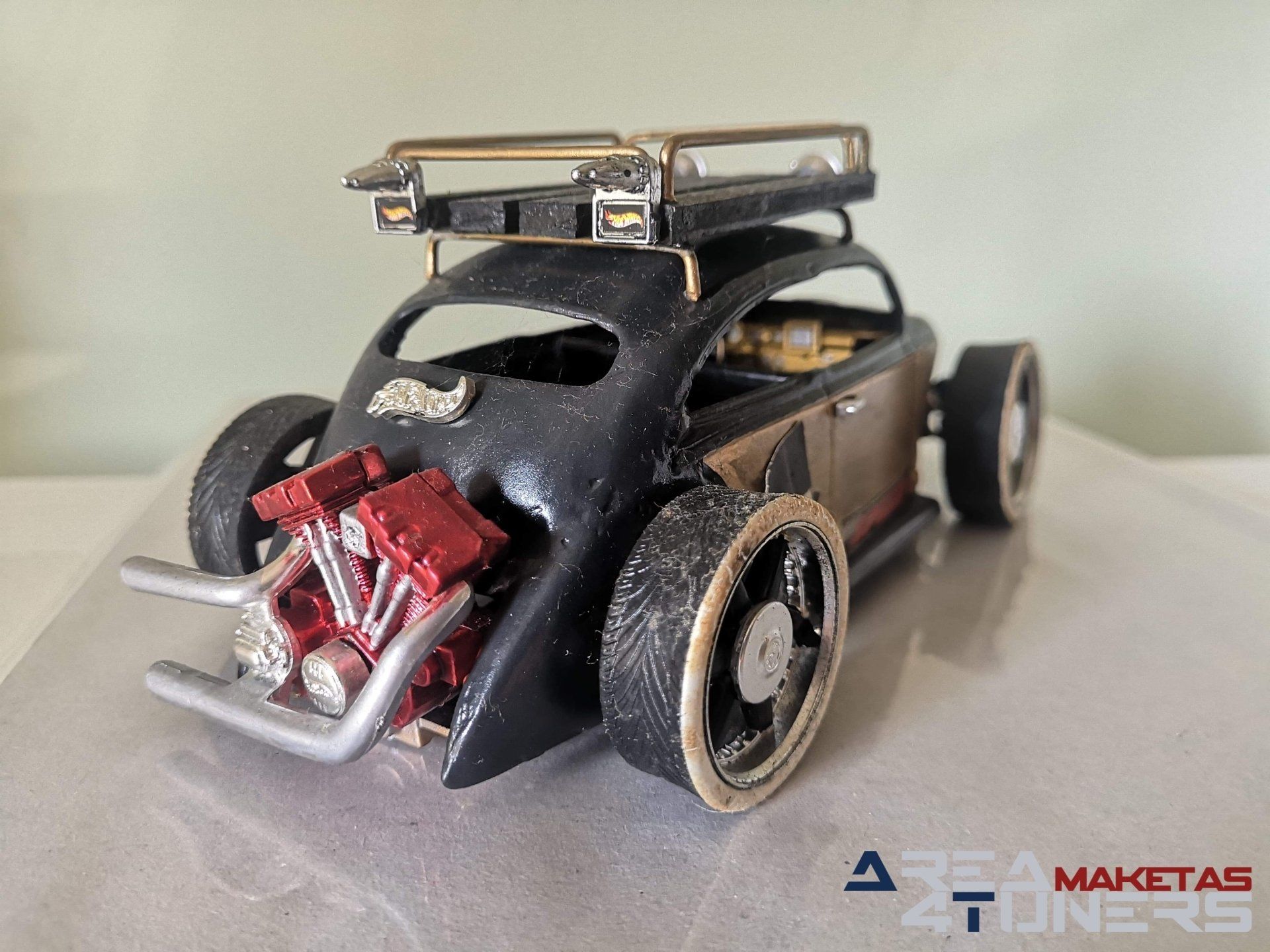 Imagen reportaje maqueta Tuning Vw Beetle Top Chop Yeah Imagen perteneciente al reportaje fotográfico de la revista Tuning de publicación diaria Area4tuners.es sobre una maqueta Tuning de escala 1:24 Vw Beetle