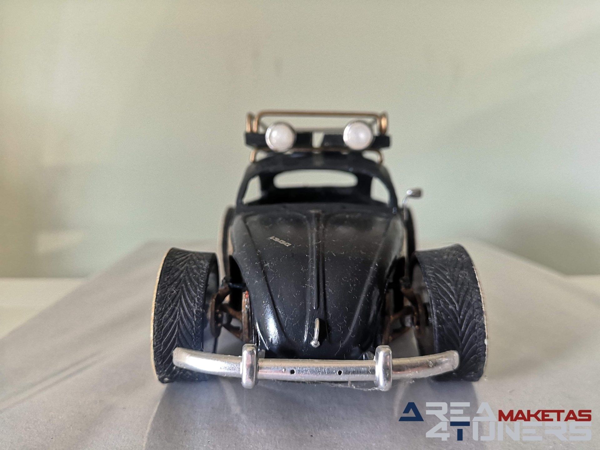 Imagen reportaje maqueta Tuning Vw Beetle Top Chop Yeah Imagen perteneciente al reportaje fotográfico de la revista Tuning de publicación diaria Area4tuners.es sobre una maqueta Tuning de escala 1:24 Vw Beetle