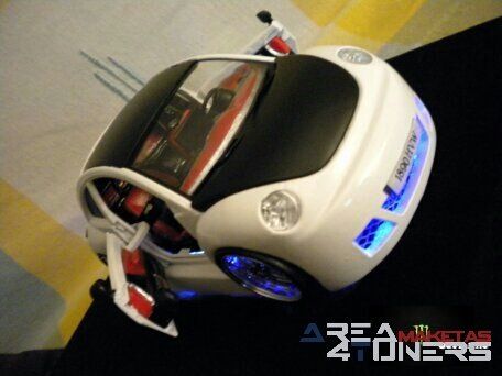 Reportaje maqueta Tuning Vw New Beetle Suicidal Doors Imagen perteneciente al reportaje fotográfico de la revista Tuning de publicación diaria Area4tuners.es sobre una maqueta Tuning de escala 1:18 Vw New Beetle