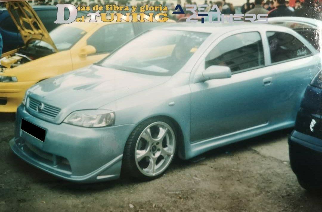 Imagen del reportaje revista Tuning Area4tuners.es, concentración de coches Tuning del año 2001 en Medina Del Pomar, Burgos, España