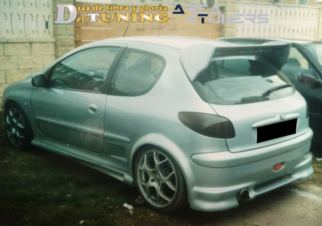Imagen del reportaje  revista Tuning Area4tuners.es, concentración de coches Tuning del año 2001 en Medina Del Pomar, Burgos, España