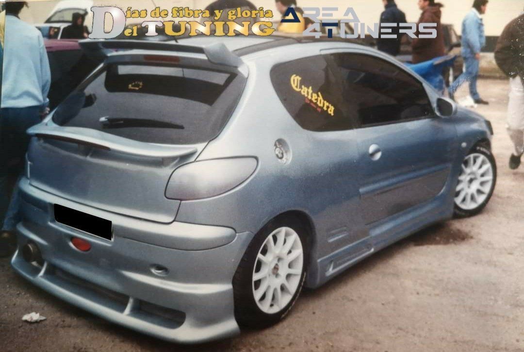 Imagen del reportaje revista Tuning Area4tuners.es, concentración de coches Tuning del año 2001 en Medina Del Pomar, Burgos, España