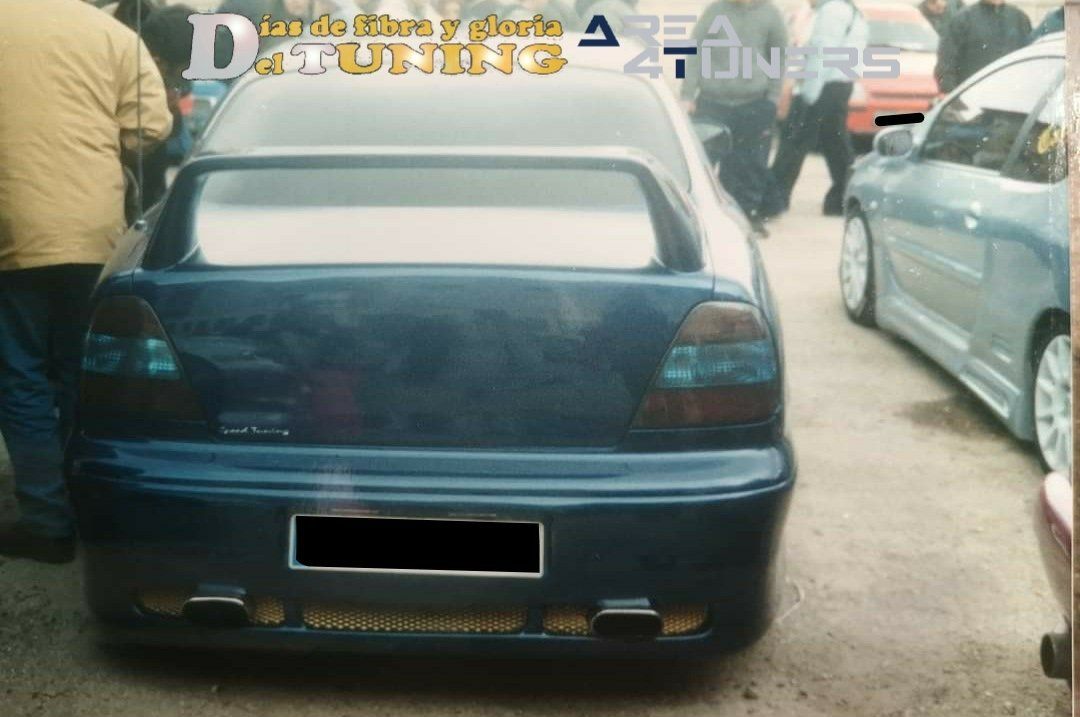 Imagen del reportaje revista Tuning Area4tuners.es, concentración de coches Tuning del año 2001 en Medina Del Pomar, Burgos, España