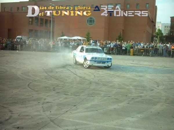 Imagen del reportaje revista Tuning Area4tuners.es, concentración de coches Tuning del año 2005 en León, España