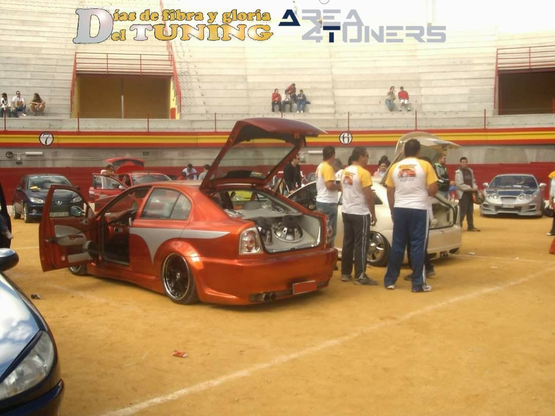 Imagen del reportaje revista Tuning Area4tuners.es, concentración de coches Tuning del año 2005 en Atarfe, Granada, España