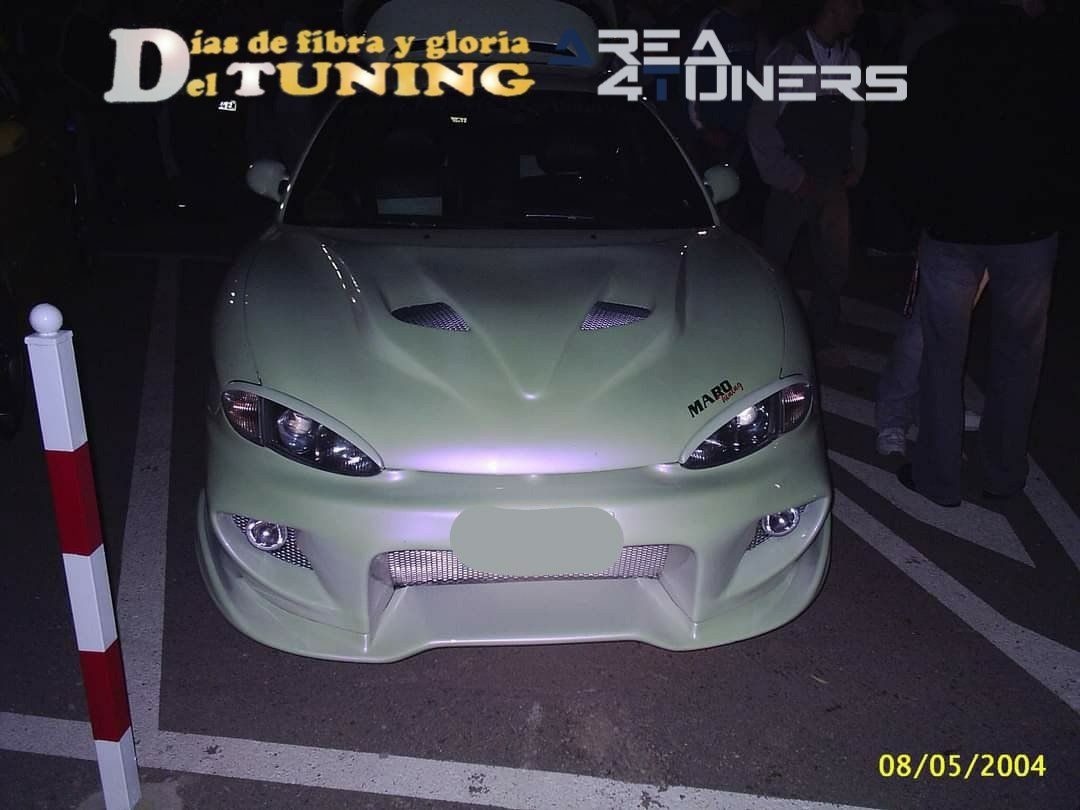 Imagen del reportaje revista Tuning Area4tuners.es, concentración de coches Tuning del año 2004 en Barcelona, España