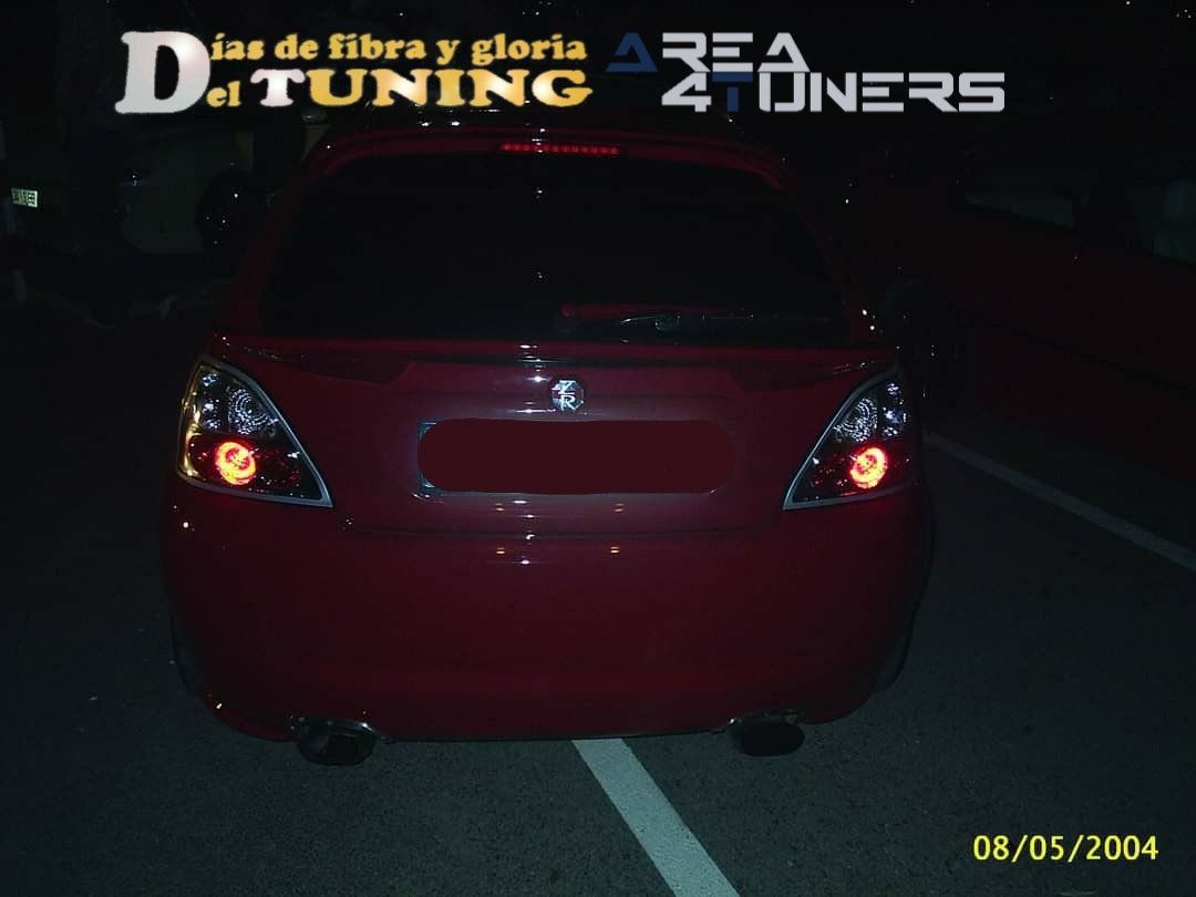 Imagen del reportaje revista Tuning Area4tuners.es, concentración de coches Tuning del año 2004 en Barcelona, España