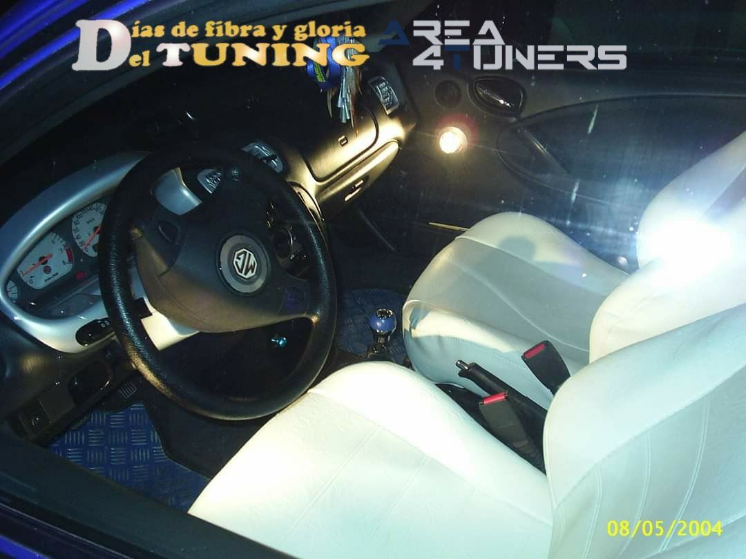Imagen del reportaje revista Tuning Area4tuners.es, concentración de coches Tuning del año 2004 en Barcelona, España