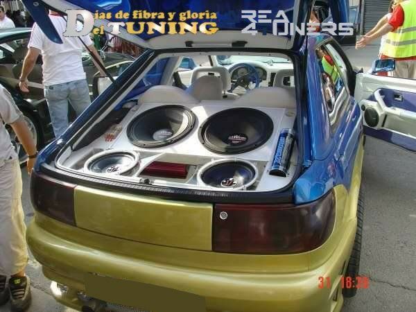 Imagen del reportaje revista Tuning Area4tuners.es, concentración de coches Tuning del año 2004 en Vegellina, León, España