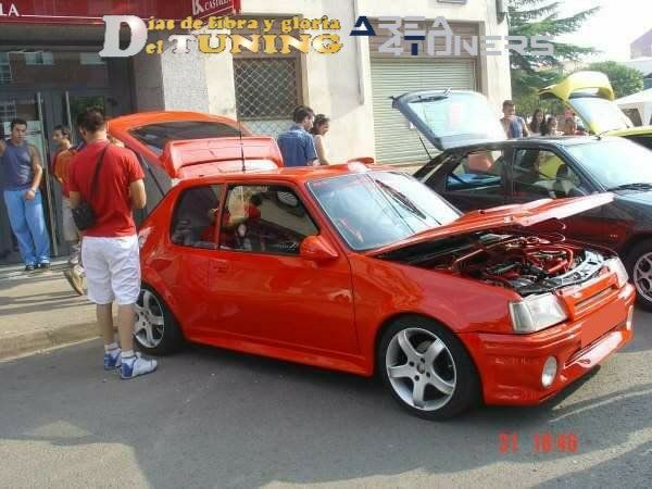 Imagen del reportaje revista Tuning Area4tuners.es, concentración de coches Tuning del año 2004 en Vegellina, León, España