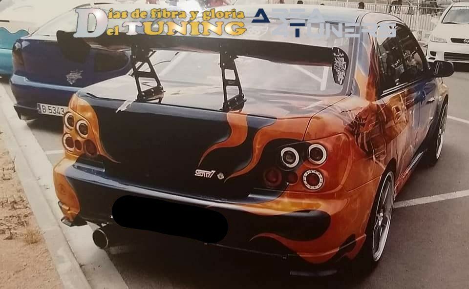 Imagen del reportaje revista Tuning Area4tuners.es, concentración de coches Tuning del año 2004 en Barcelona, España