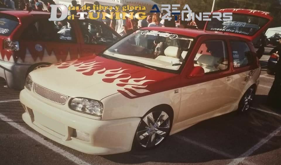 Imagen del reportaje revista Tuning Area4tuners.es, concentración de coches Tuning del año 2004 en Barcelona, España
