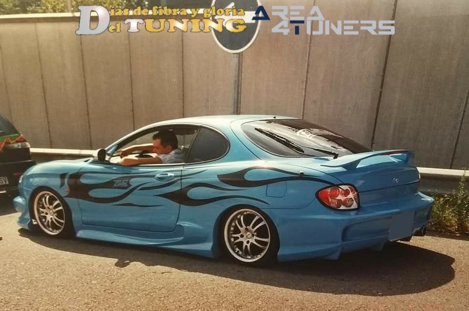 Imagen del reportaje revista Tuning Area4tuners.es, concentración de coches Tuning del año 2003 en Barcelona, España
