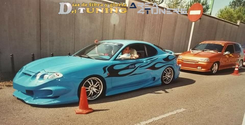 Imagen del reportaje revista Tuning Area4tuners.es, concentración de coches Tuning del año 2003 en Barcelona, España